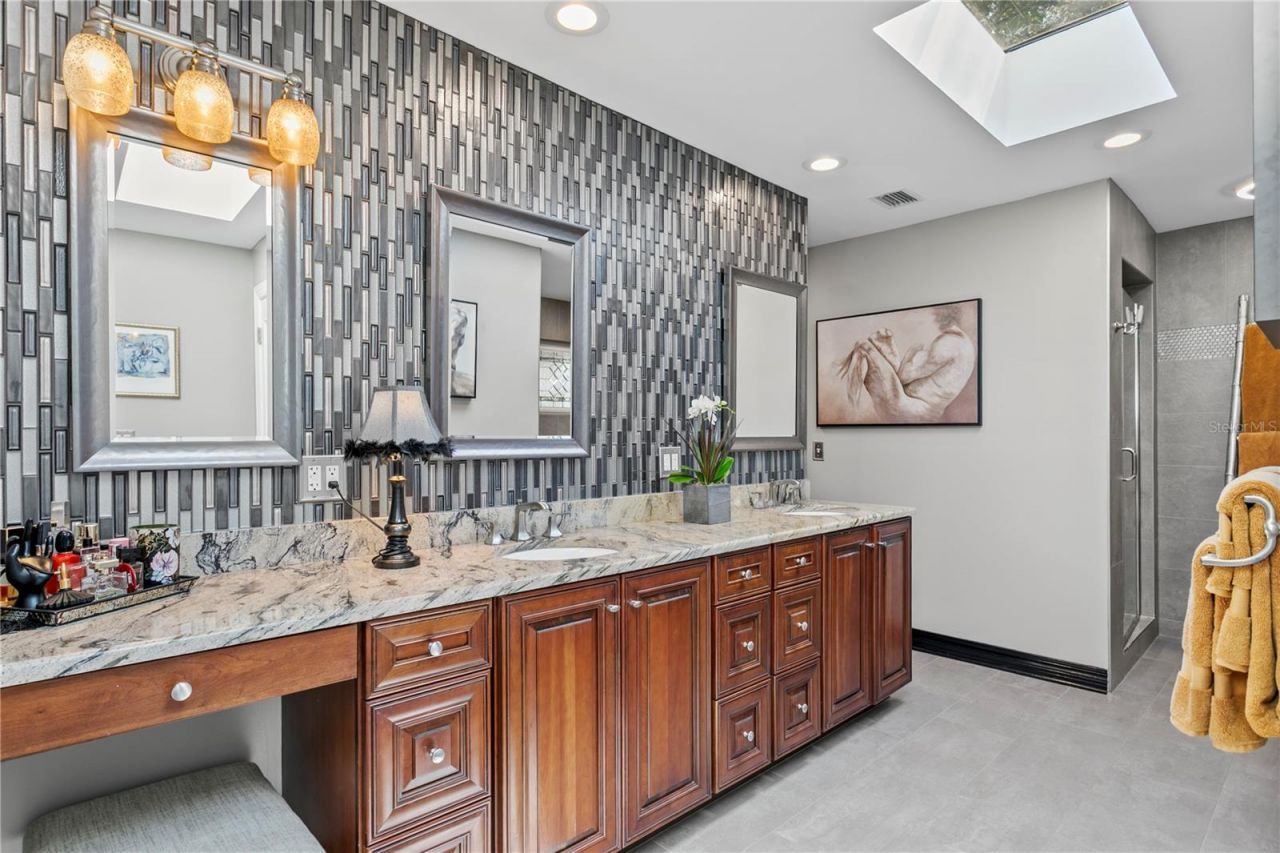 720 Brightwaters Boulevard Ne, Saint Petersburg, FL 33704 Photo