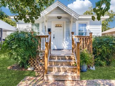 4812 Calmont Avenue, Fort Worth, TX 76107