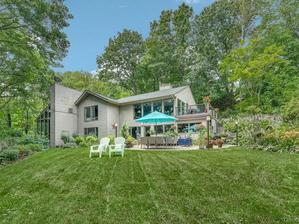 40 Idle Day Drive, Centerport, NY 11721