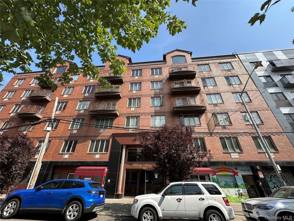 140-26 Cherry Avenue, Unit 5D, Flushing, NY 11355