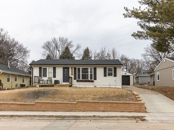 6811 Maryland Drive, Urbandale, IA 50322