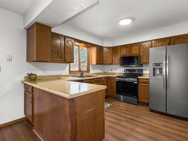 3845 92nd Drive, Urbandale, IA 50322