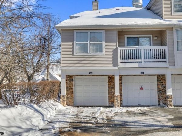 39 Loch Ln, Roxbury, NJ 07852