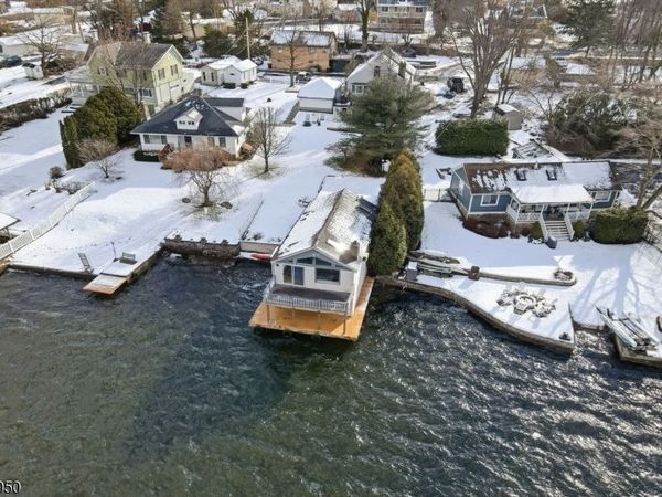 8 Wendy Way, Greenwood Lake, NY 10925