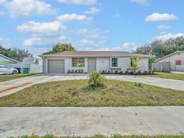 434 NE Electra Avenue, Port Saint Lucie, FL 34983