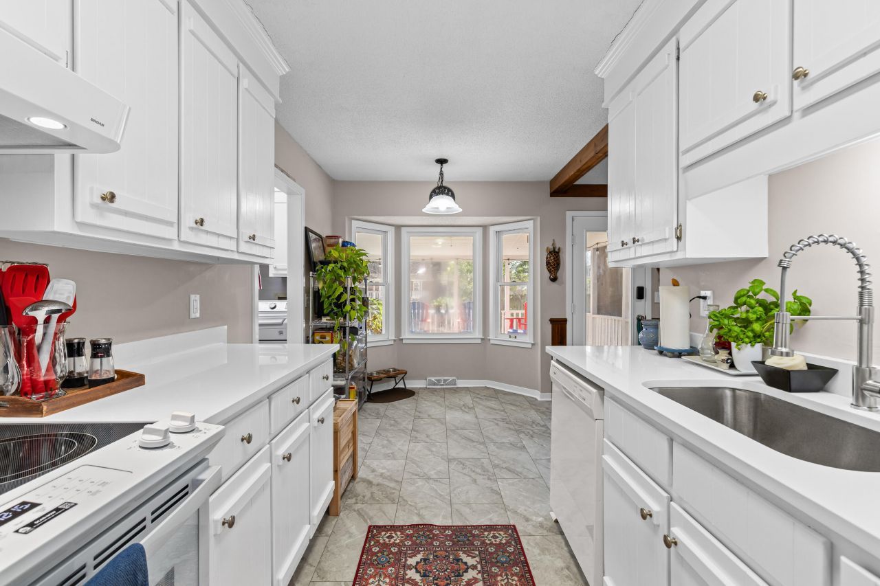 100 Medway Square Photo 11