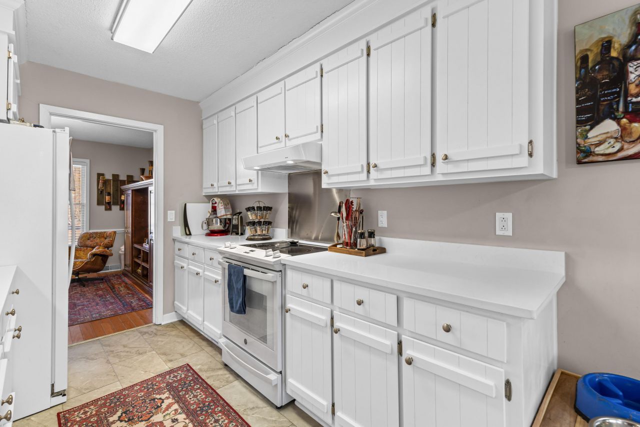 100 Medway Square Photo 12