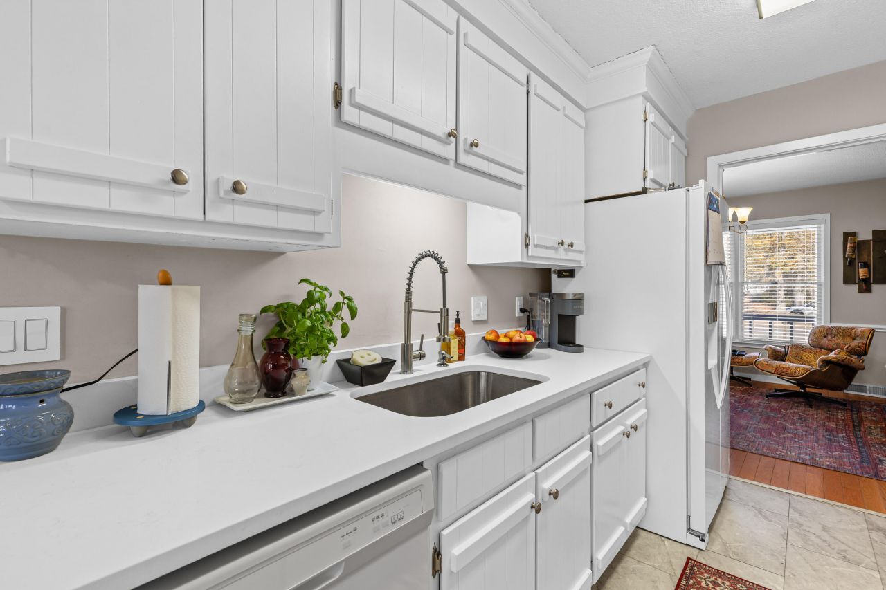 100 Medway Square Photo 13