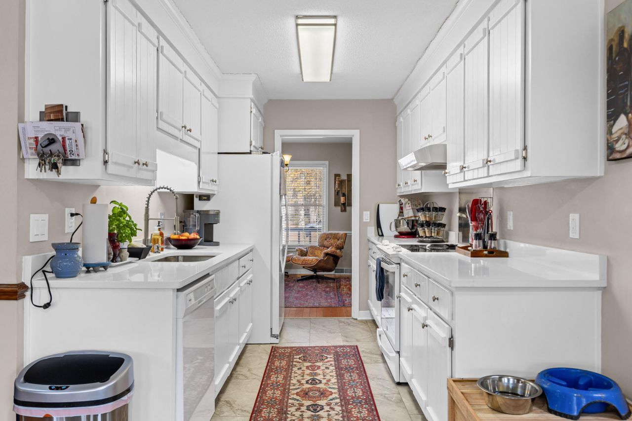 100 Medway Square Photo 14