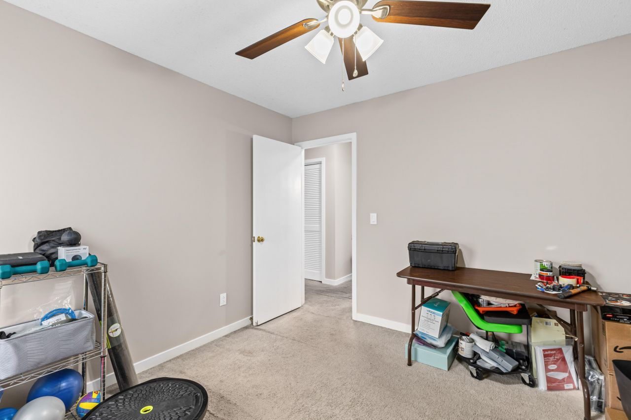 100 Medway Square Photo 17