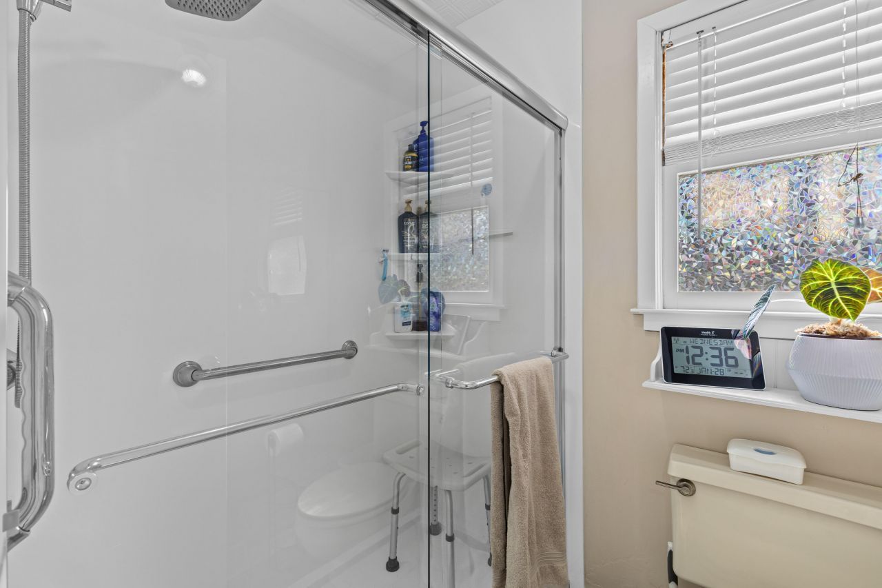 100 Medway Square Photo 24