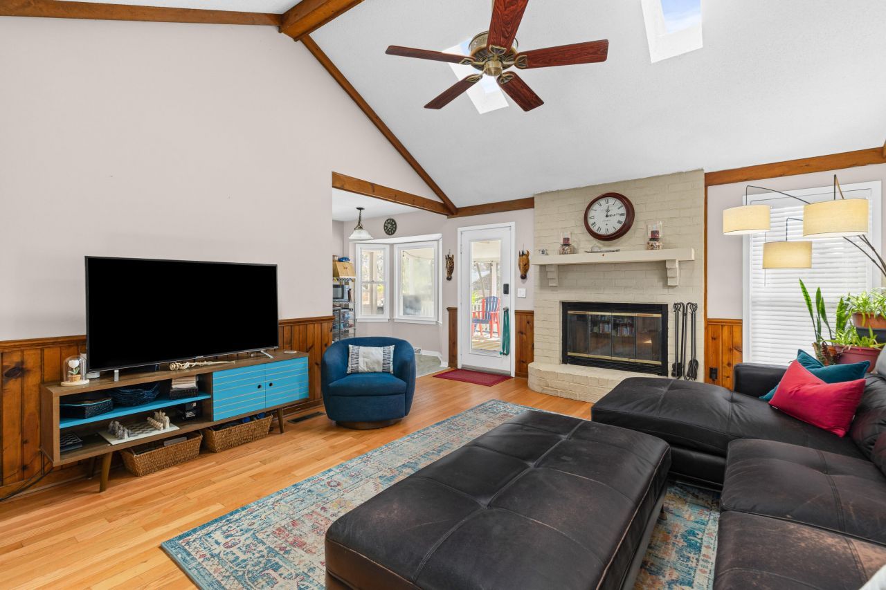 100 Medway Square Photo 4