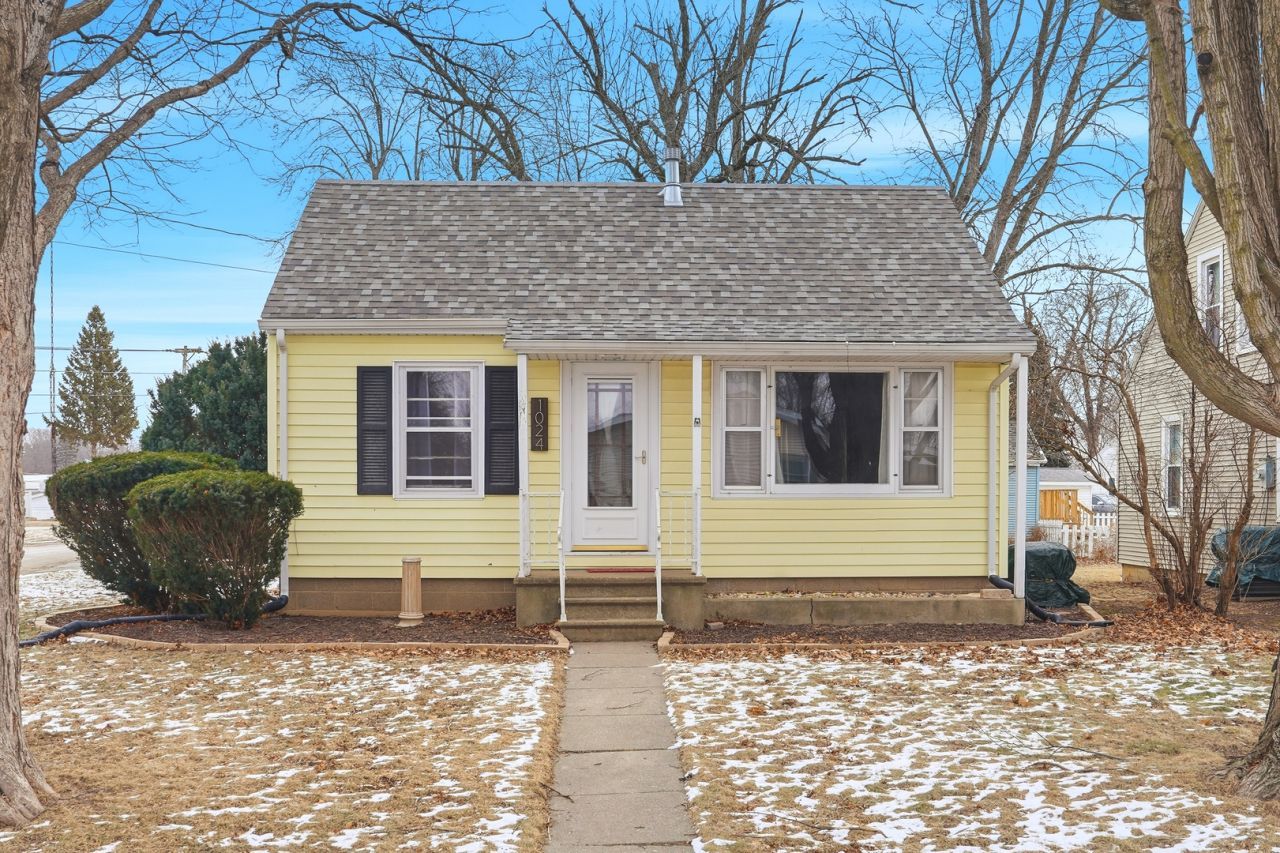 1024 Avery Avenue, Dixon, IL 61021 Main Photo
