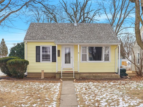 1024 Avery Avenue, Dixon, IL 61021