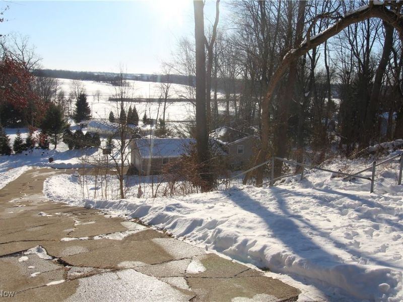 6380 Chiltern Road NW, Canal Fulton, OH 44614 Photo 2