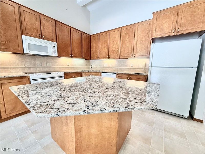 33162 Eagles Glen Court, North Ridgeville, OH 44039 Photo 3