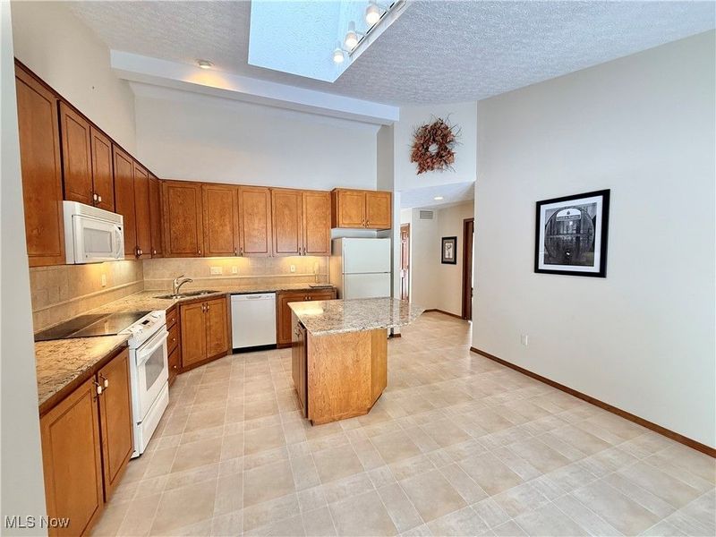 33162 Eagles Glen Court, North Ridgeville, OH 44039 Photo 5