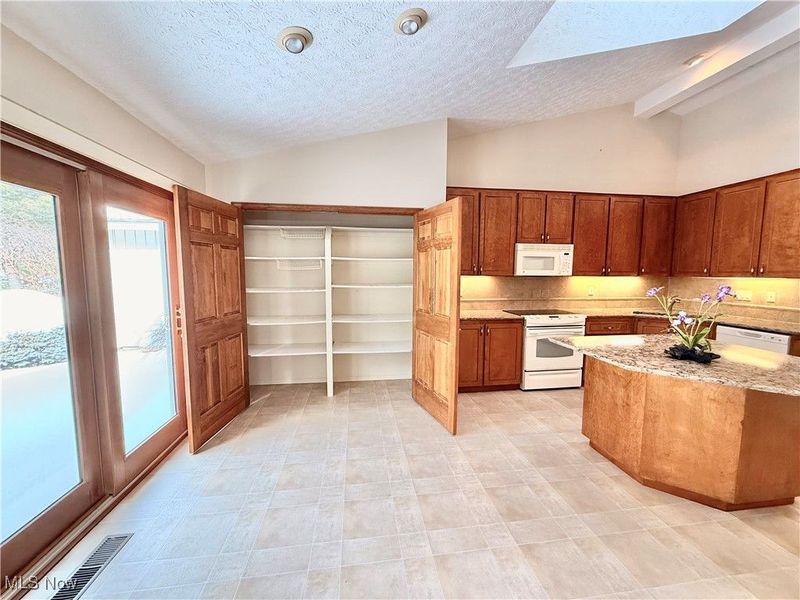 33162 Eagles Glen Court, North Ridgeville, OH 44039 Photo 5