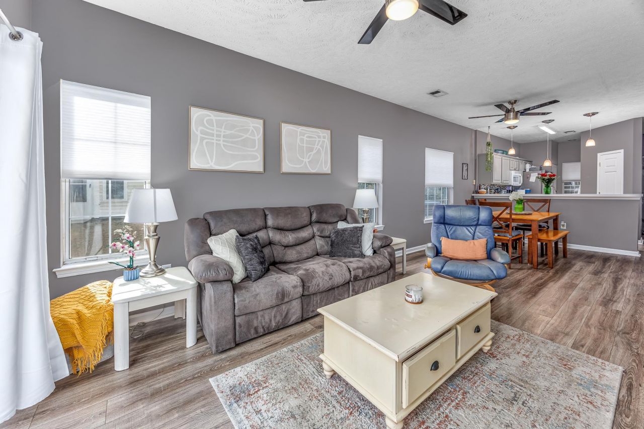 612 River Oaks Dr. Photo 6