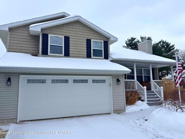 106 W Oak Street, St. Johns, MI 48879