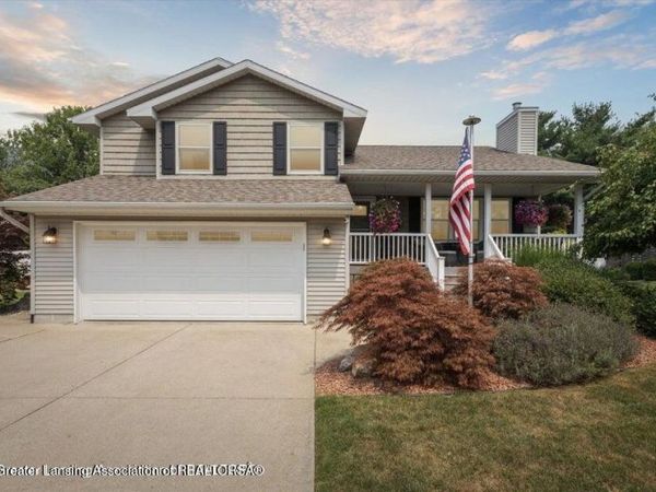 106 W Oak Street, St. Johns, MI 48879