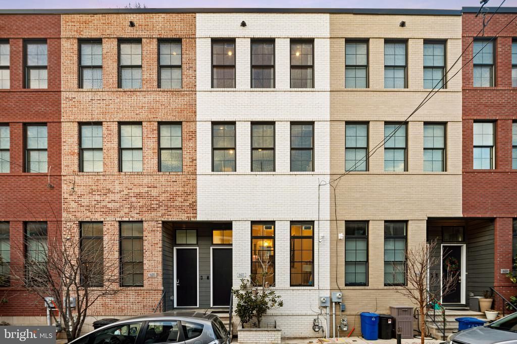 627 Mcclellan Street, Philadelphia, PA 19148 Main Photo