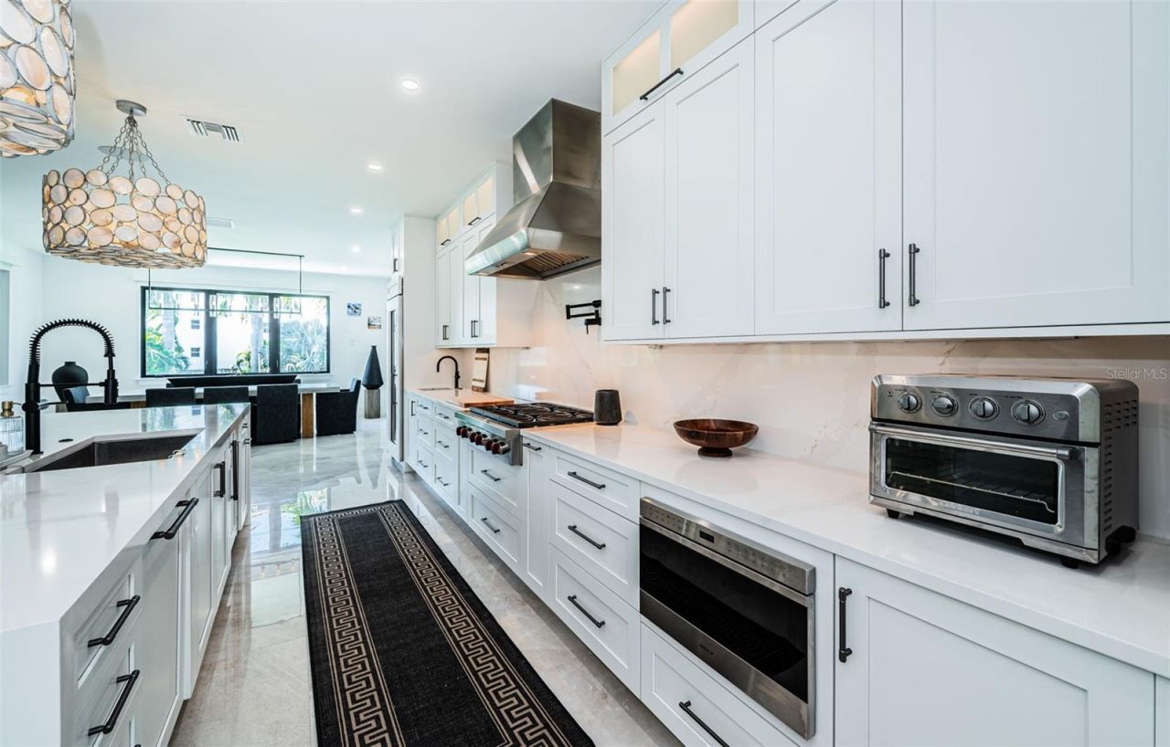 218 Sydney Lane, Redington Shores, FL 33708 Photo