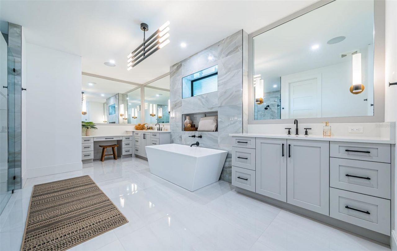 218 Sydney Lane, Redington Shores, FL 33708 Photo