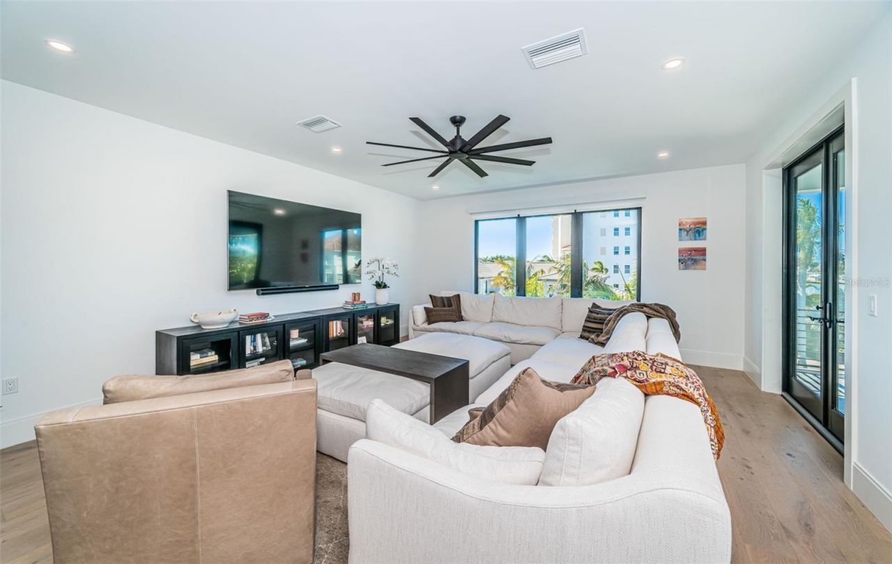 218 Sydney Lane, Redington Shores, FL 33708 Photo