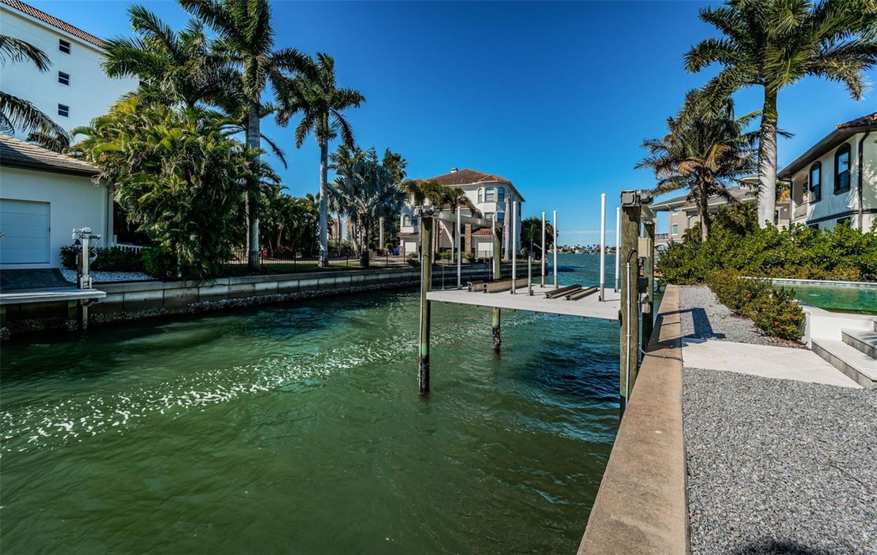 218 Sydney Lane, Redington Shores, FL 33708 Photo