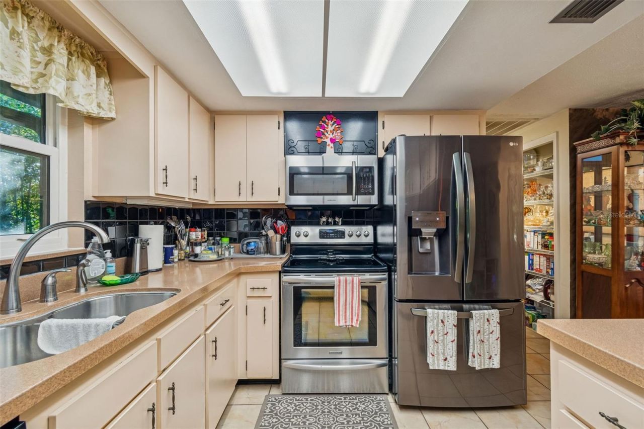 11600 Meadowlane Drive, Dade City, FL 33525 Photo