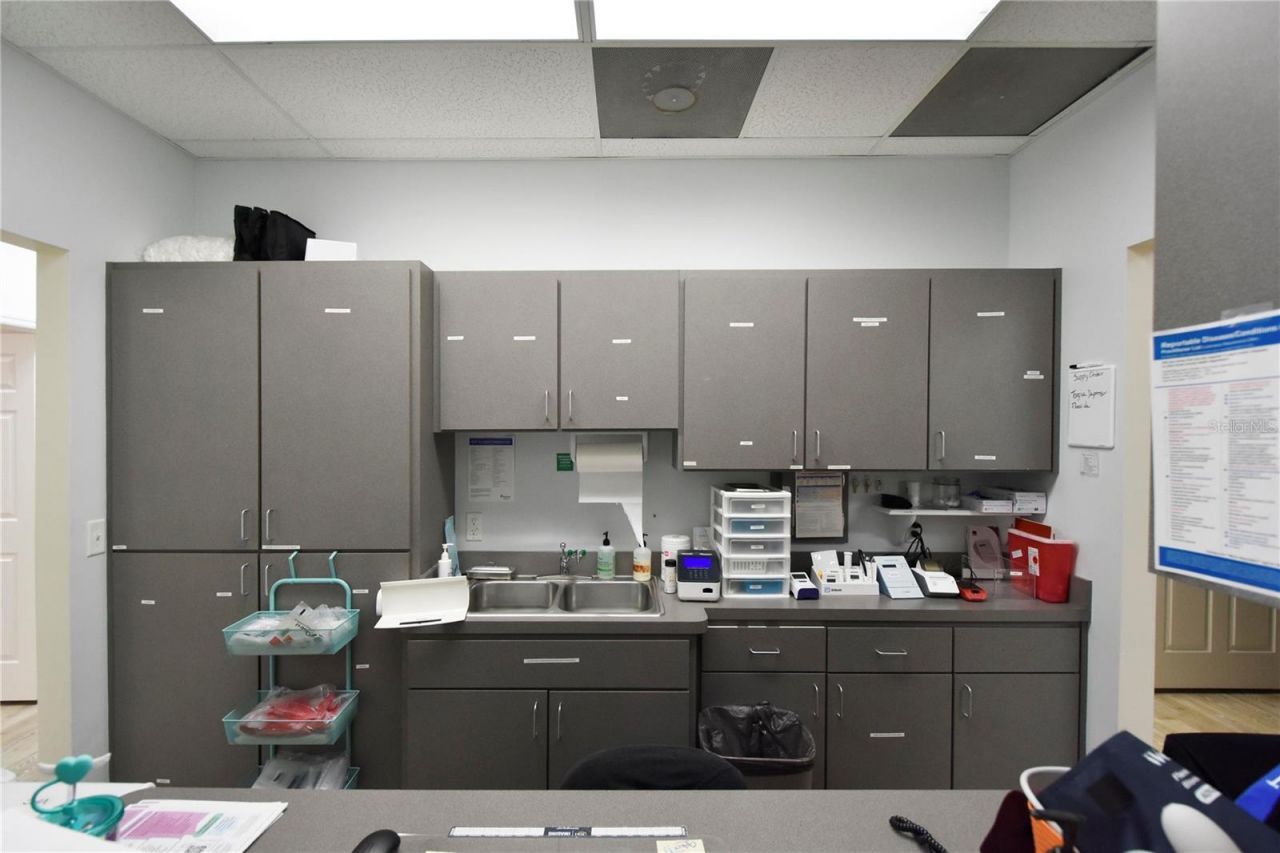 1812 Health Care Drive, New Port Richey, FL 34655 Photo