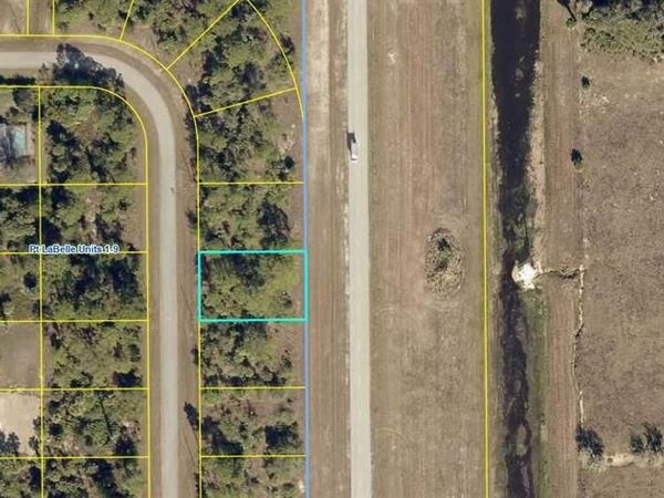 8023, 8025 Rolling CIR, CLEWISTON, FL 33440