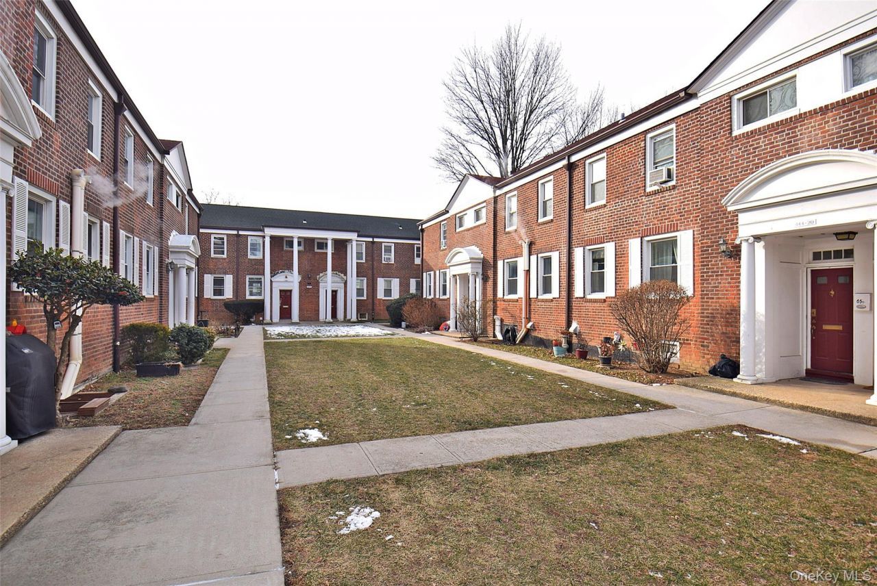144-24 Village Road, Unit 67-B, Kew Gardens Hills, NY 11435 Main Photo