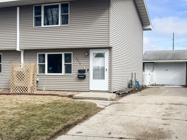 1218 20th Street N, Moorhead, MN 56560