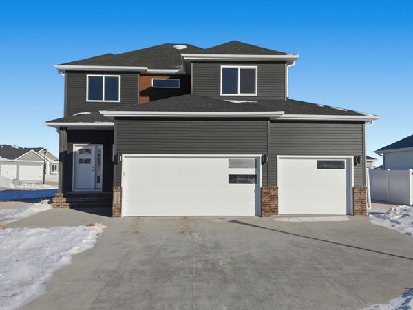 1326 Commander Drive W, West Fargo, ND 58078