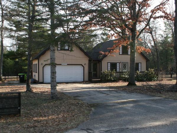 2575 South Crest Drive, Roscommon, MI 48653