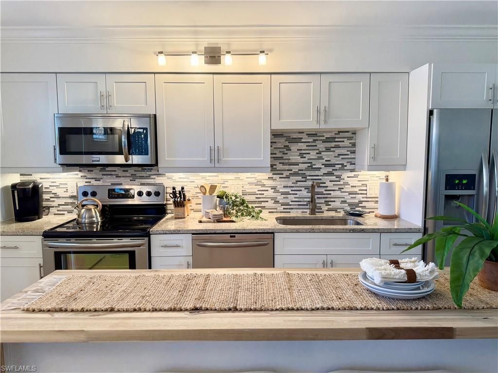 960 7th St S, Unit 202, Naples, FL 34102 Photo