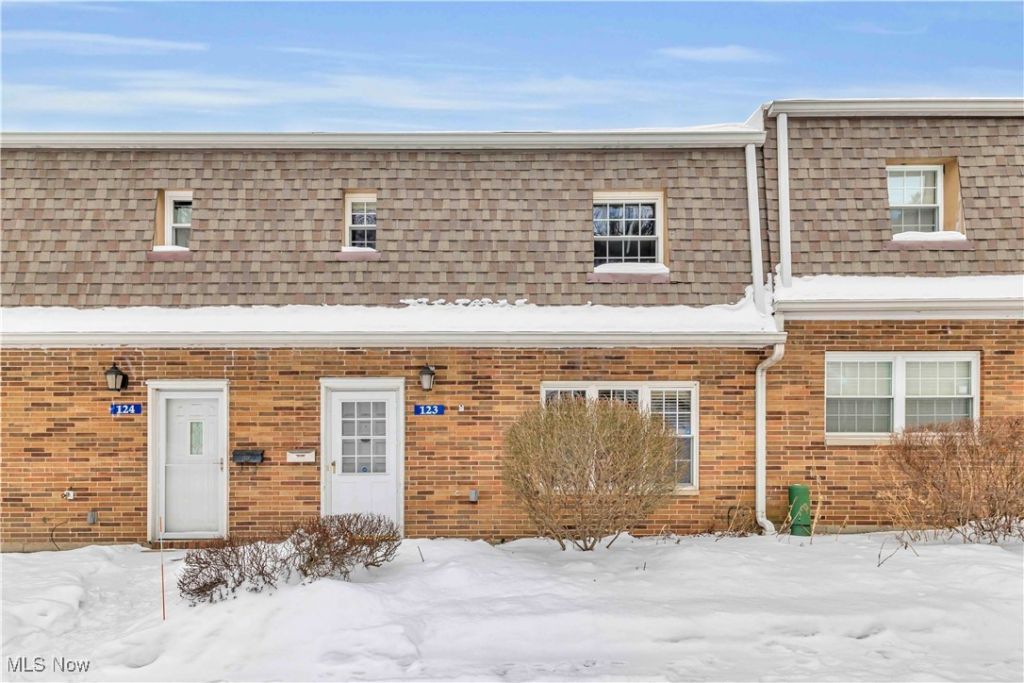 123 Shakespeare Lane, Avon, OH 44011 Main Photo