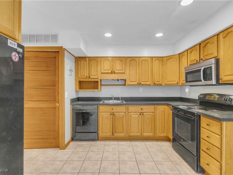 123 Shakespeare Lane, Avon, OH 44011 Photo 5