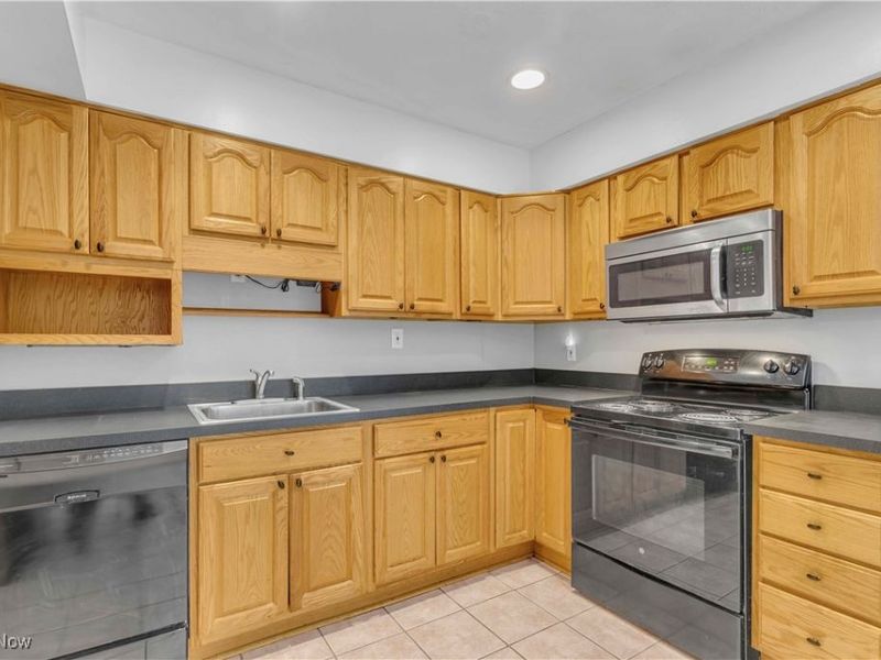 123 Shakespeare Lane, Avon, OH 44011 Photo 6