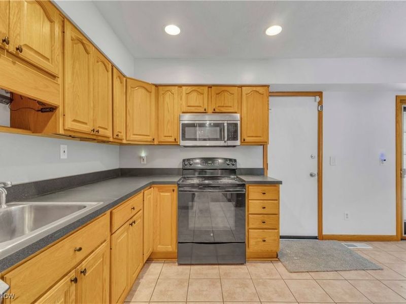 123 Shakespeare Lane, Avon, OH 44011 Photo 7