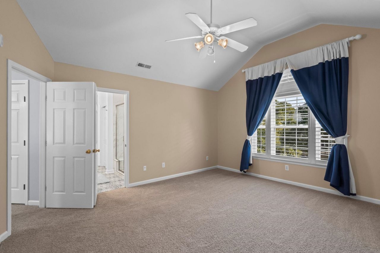 208 Willow Dr. S Photo 10