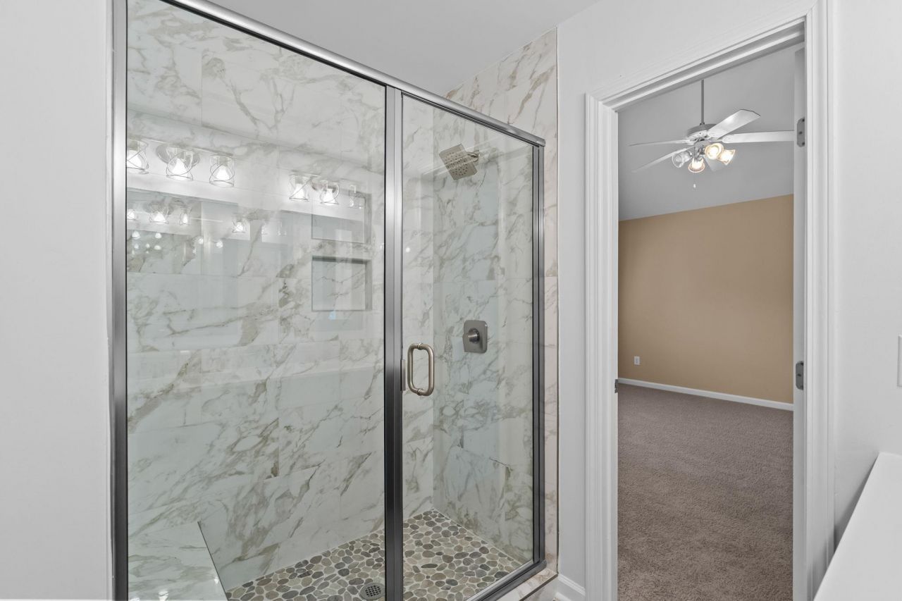 208 Willow Dr. S Photo 12