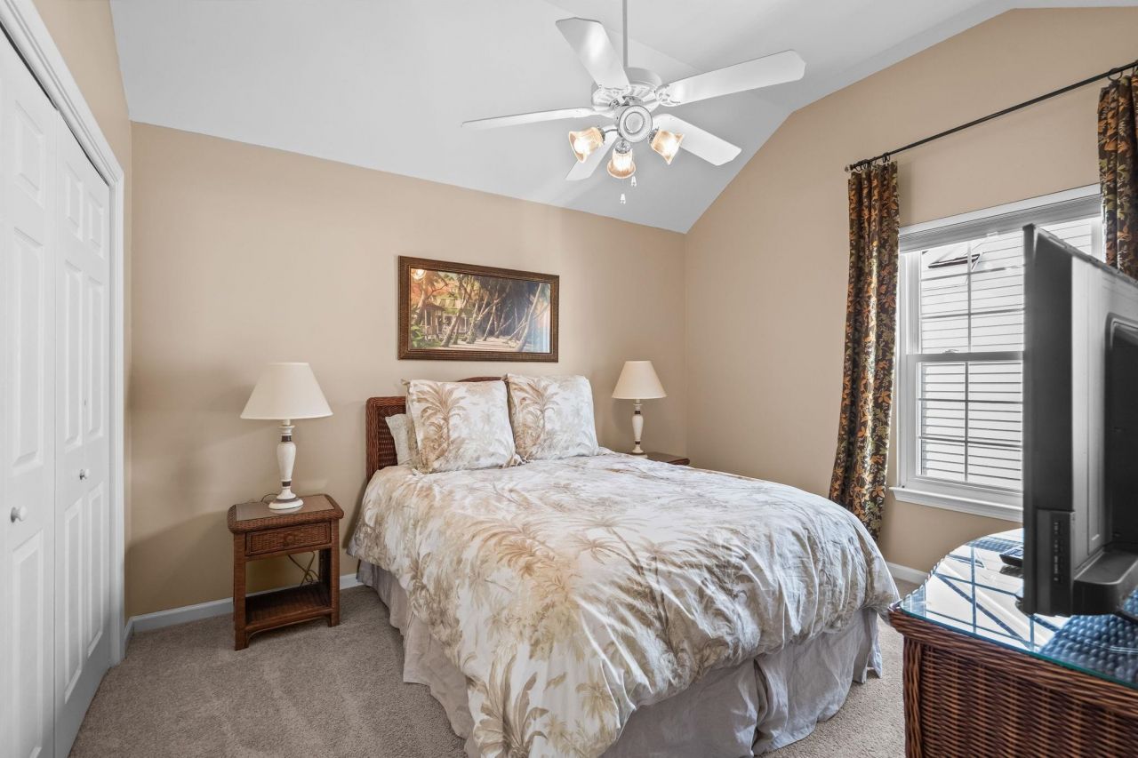 208 Willow Dr. S Photo 17