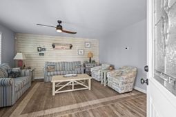 208 Willow Dr. S photo 4