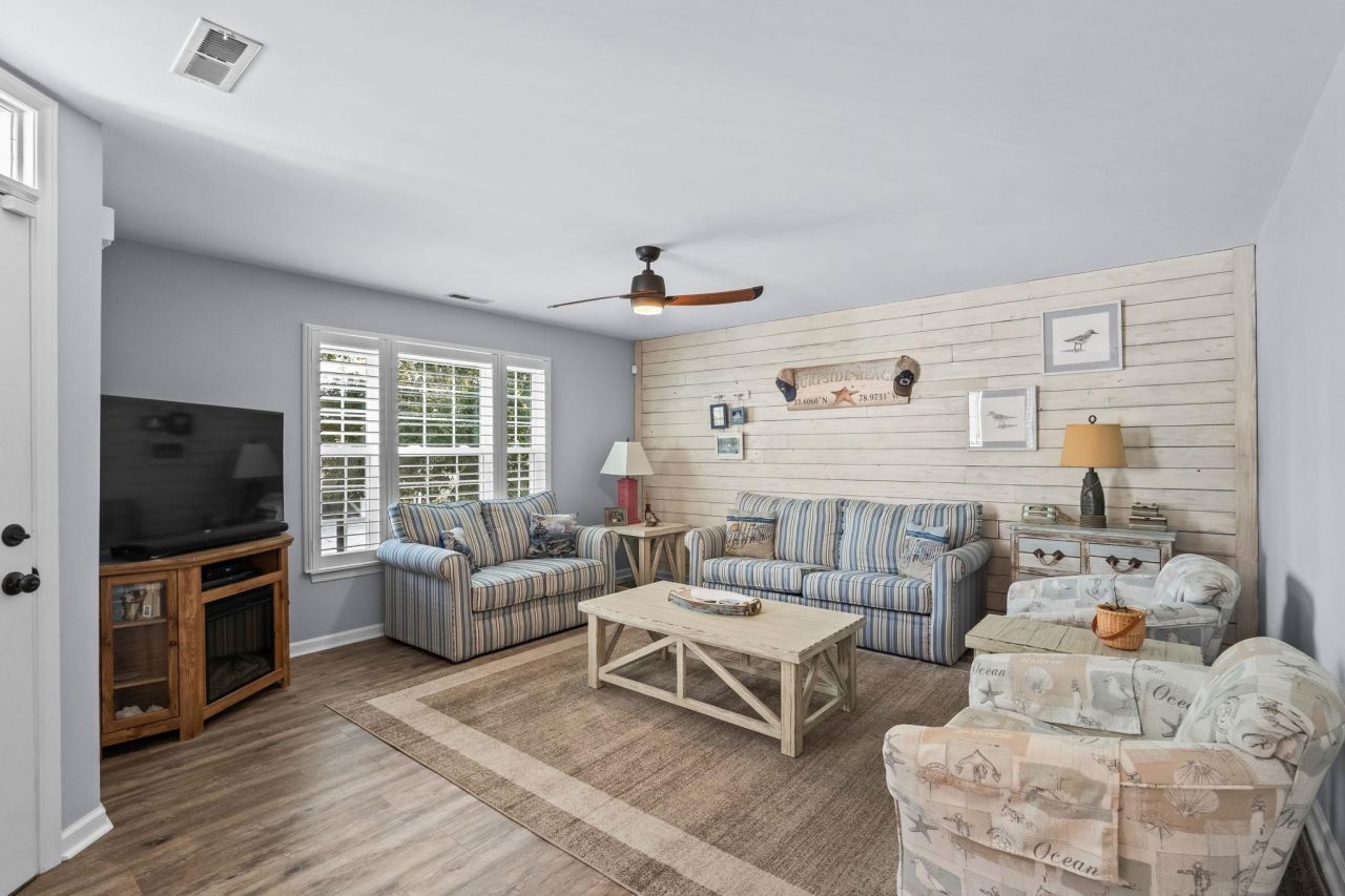 208 Willow Dr. S Photo 4