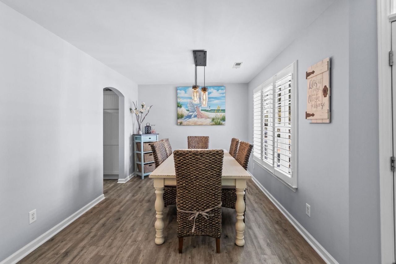 208 Willow Dr. S Photo 5