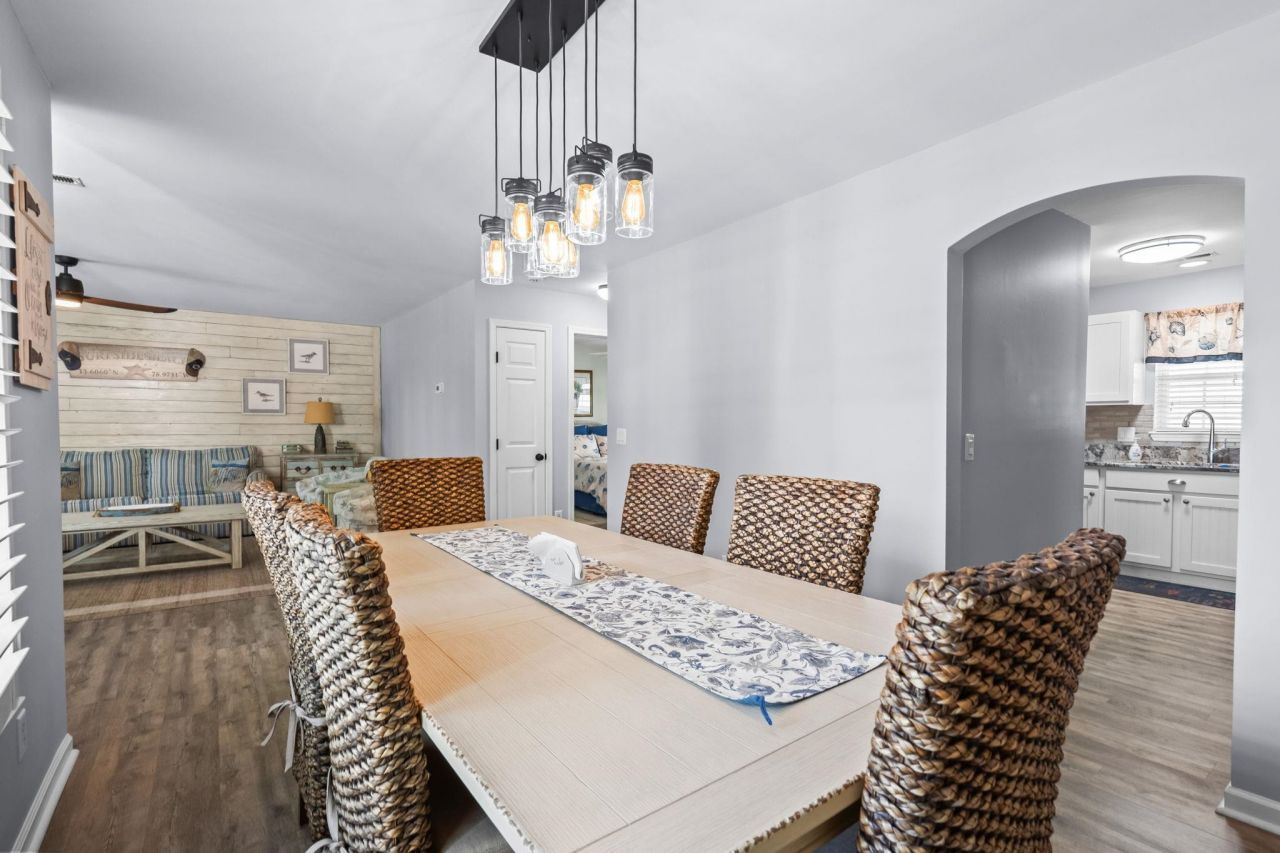 208 Willow Dr. S Photo 7