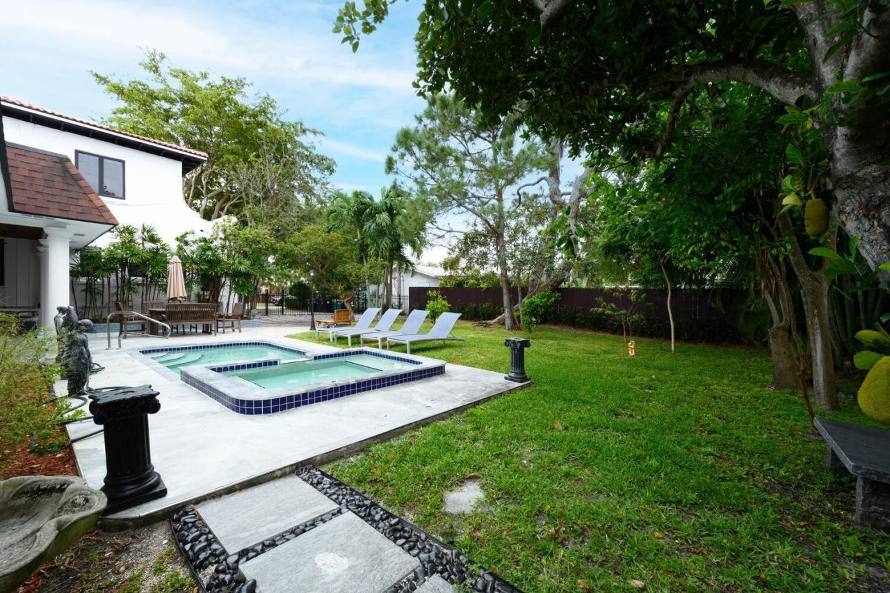 1629 S Lakeside Drive, Lake Worth Beach, FL 33460 Photo